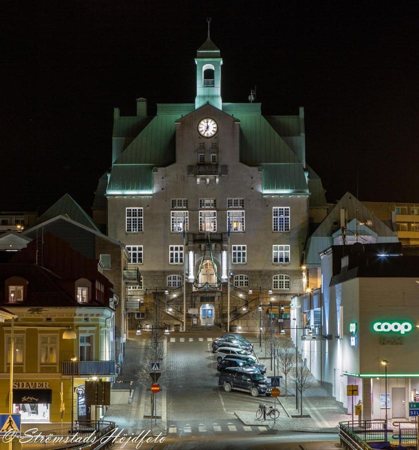 Frasch Och Fin 2:A. Gangavstand Till Stromstads Centrum المظهر الخارجي الصورة
